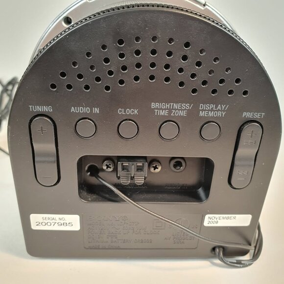 Retro Sony ICF-C7iP Dream Machine AM/FM Alarm Clock Radio iPod Dock Speaker - Picture 7 of 10